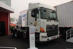 广汽日野 700系列重卡 380马力 6X4 牵引车(YC4251SS2PK)