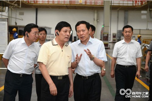 叶青纯一行莅临福田戴姆勒汽车参观调研，商用车网报道