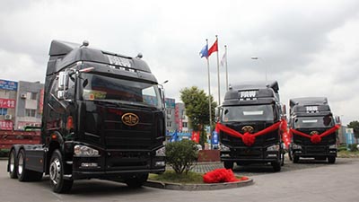 一汽解放J6P重卡 420马力 6X4 牵引车(55周年纪念版)