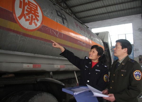 青岛9月起检查危化运输车 每两小时一次 商用车之家讯