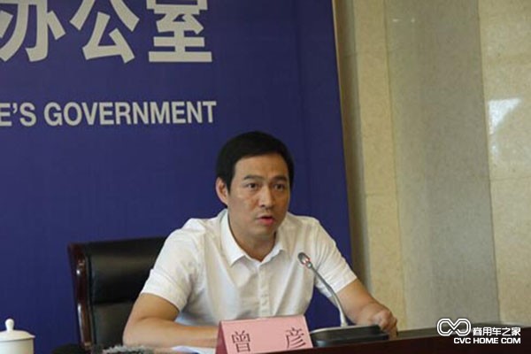 成都定制公交启动首日受追捧 众市民预约