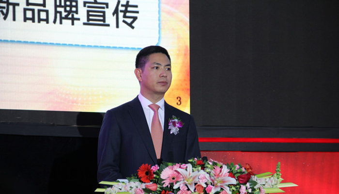 曹宗强在会议中做了市场报告