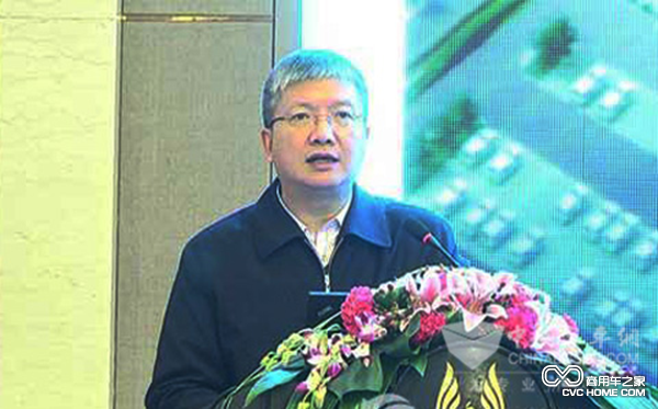 中国道路运输协会城市客运分会副理事长胡剑平