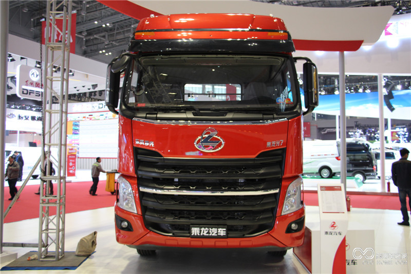 2015上海车展 东风柳汽H7 6*2牵引车