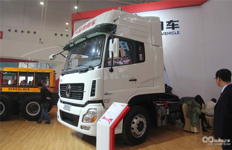东风天龙重卡 385马力 4X2 牵引车(DFL4251A)