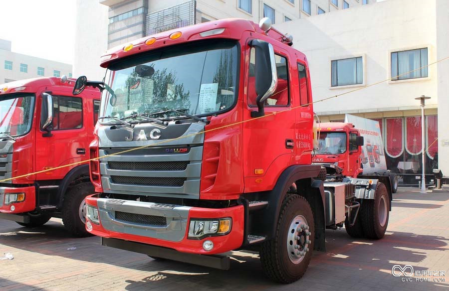 江淮 格尔发K3L 220马力 4X2 牵引车(HFC4141P3K1A35F)