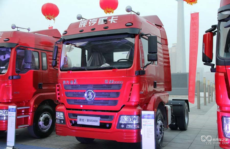 陕汽 德龙新M3000重卡 336马力 4X2 牵引车(SX4186GR361)