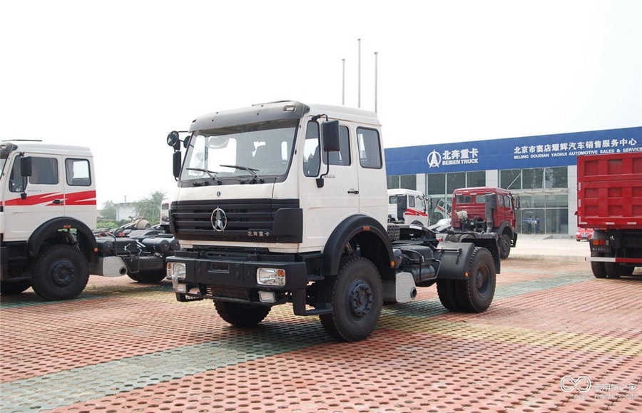 北奔重卡 300马力 4X2 牵引车(ND4187A38J)
