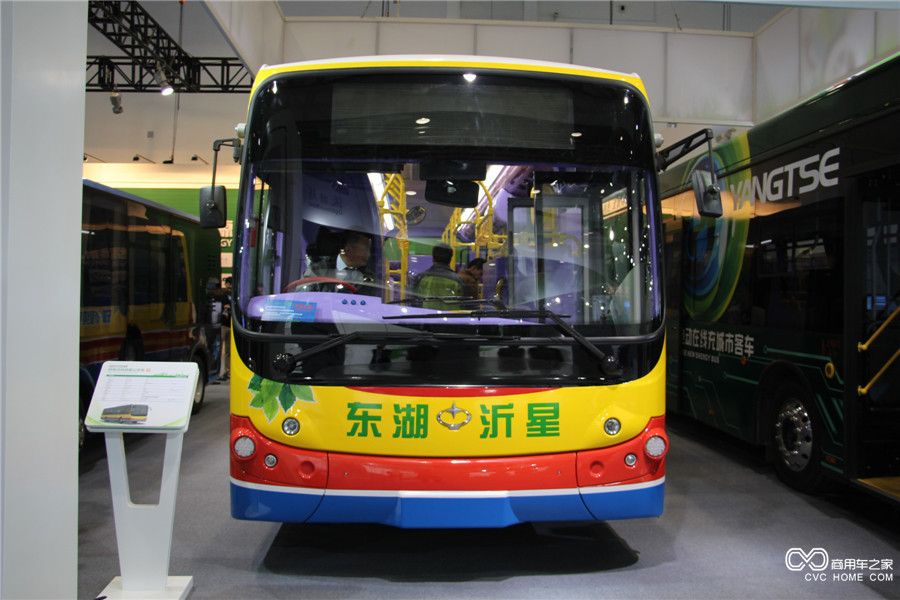 2015节能与新能源汽车成果展东湖新能源低地板公交车