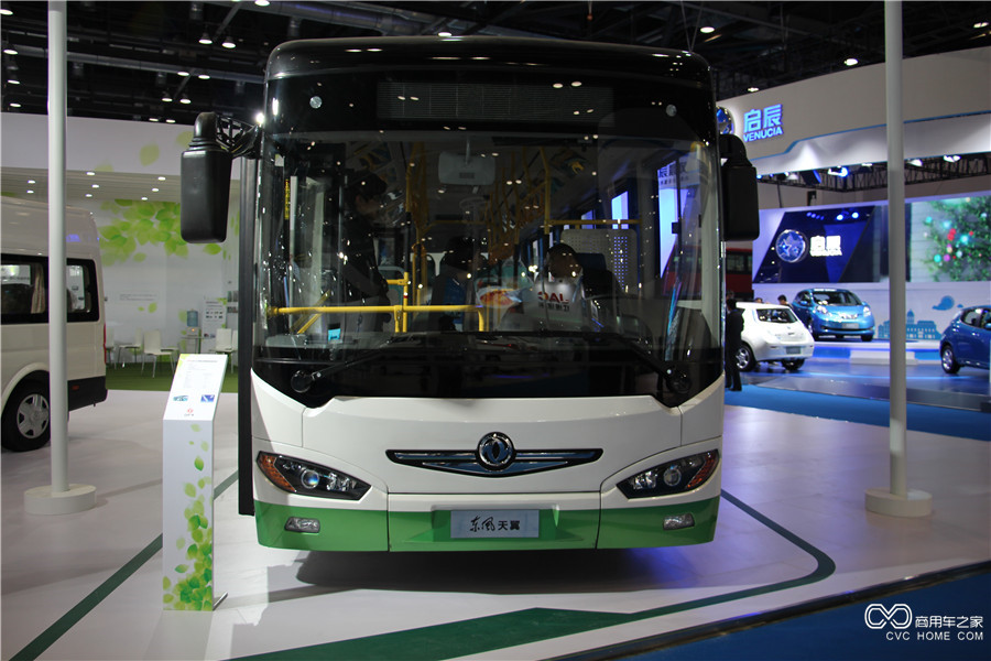 2015节能与新能源成果展 东风天翼双电机双减速纯电动客车