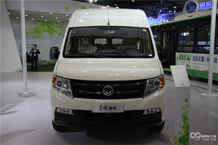2015节能与新能源成果展 东风御风纯电动客车