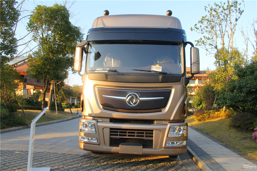 东风商用车2016年会牵引车新品