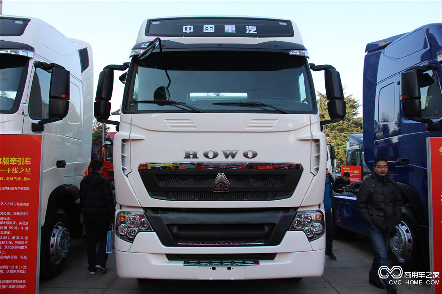 2016中国重汽商务年会展车 豪沃T7H 6*4 13升LNG牵引车