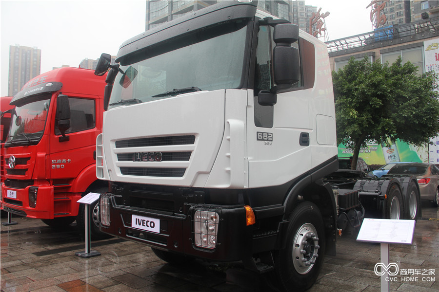 2016上汽依维柯红岩年会展车 全新杰狮682牵引车