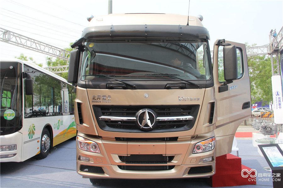 2016北京车展 北奔重汽E3VT 6*4 530马力牵引车