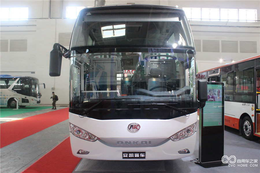 2016北京道路运输展 安凯A8 12米混合动力通勤车
