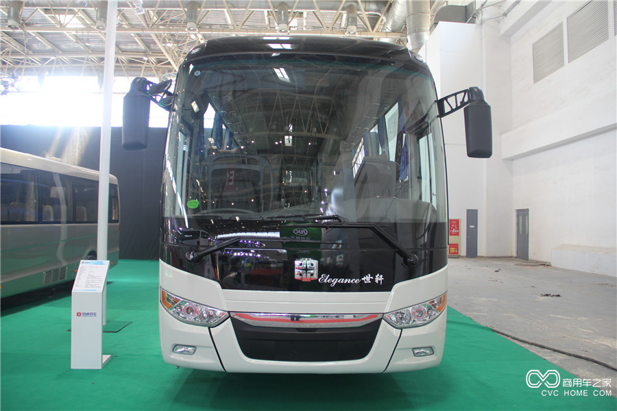 2016北京道路运输展 中通11米插电式混动公路客车
