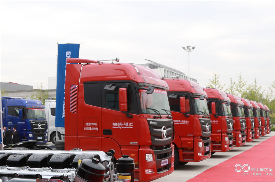 首批欧曼GTL奔驰版全国同步发车