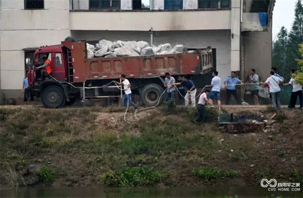 卡车敢死队-2.jpg