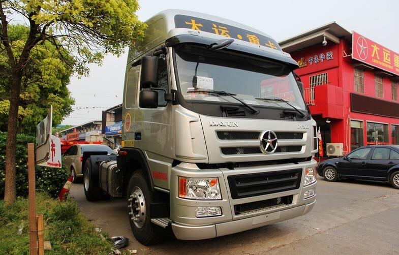 大运 N8E重卡 290马力 4X2牵引车(CGC4108WD42)