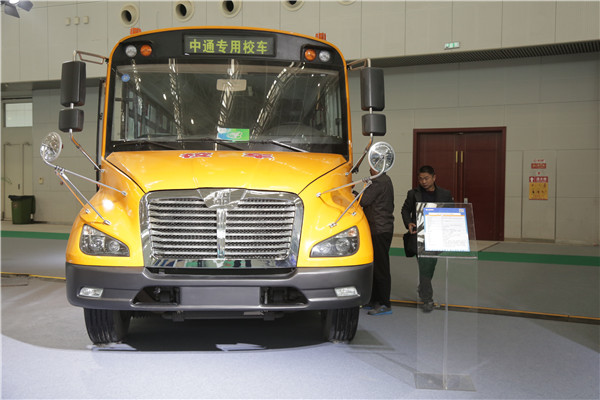 11米校车.JPG
