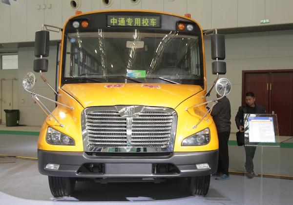 校车.jpg