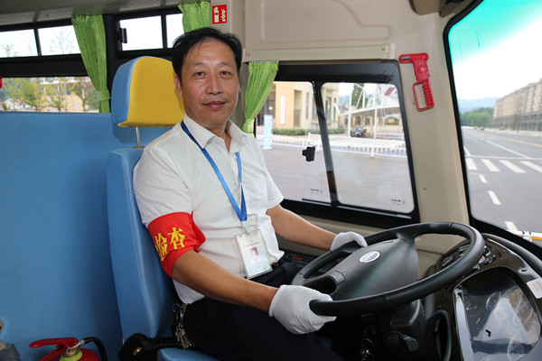 校车驾驶员冯海平_副本.jpg