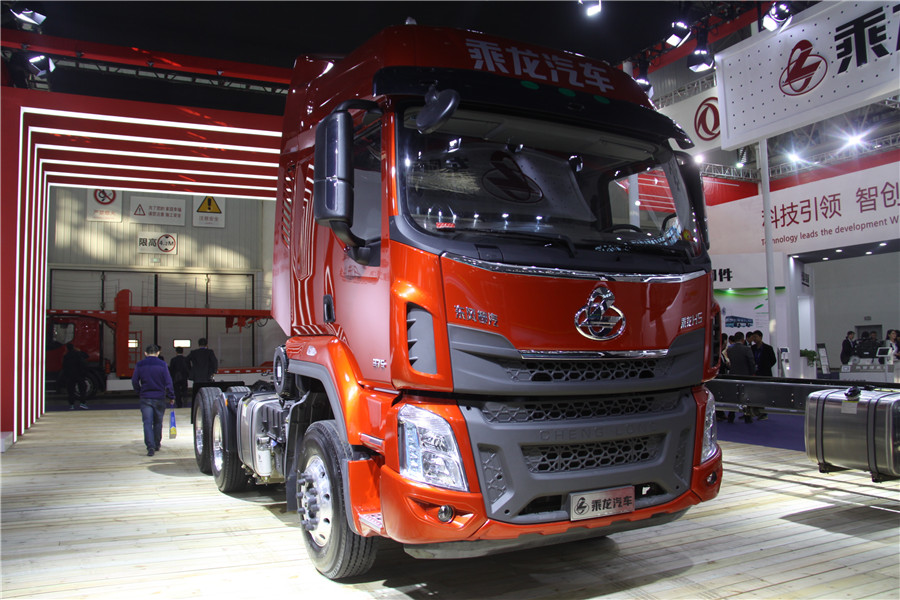 2017武汉车展 东风柳汽乘龙H5 6*4 375马力牵引车