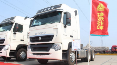 HOWO T7H重卡 430马力 6X4 LNG牵引车(B版)