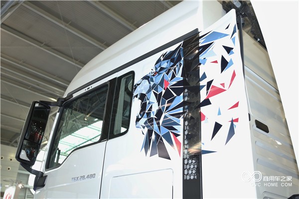6.曼恩展出车辆.jpg