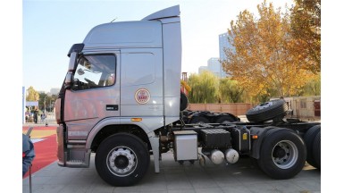 大运N8H 重卡 430马力 6X4牵引车