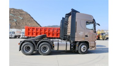 东风天龙旗舰520牵引车