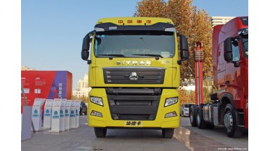 中国重汽 汕德卡SITRAK C7H重卡 轻量化版 430马力 6X4 LNG牵引车(ZZ4256V384HE1LB)
