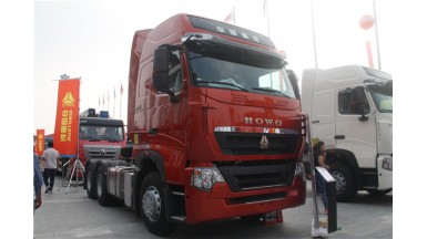 中国重汽豪沃T7H 540 1000L油箱畅行版牵引车
