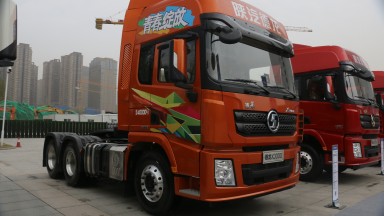 陕汽德龙X3000  550马力  12.54升 青春版牵引车