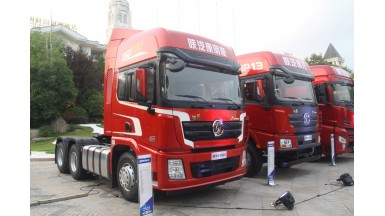 陕汽德龙 X3000 600马力 牵引车