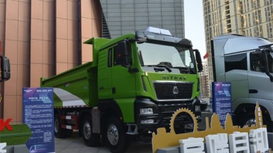 中国重汽 汕德卡G7S 8X4自卸车
