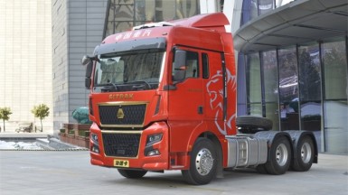 汕德卡C9H 6X4牵引车